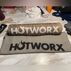 HOTWORX Towel & Mat Set (like new)